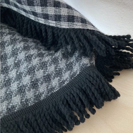 coperta in lana e cotone frange nere